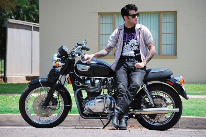 Can You Wear Normal Clothes When Riding A Motorcycle 