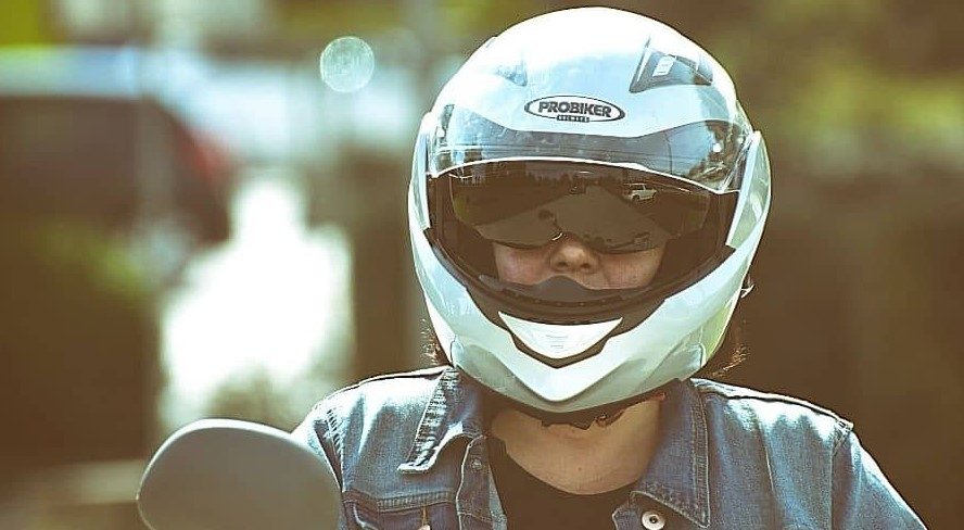 How Do You Wear a Motorcycle Helmet in a Very Hot Summer