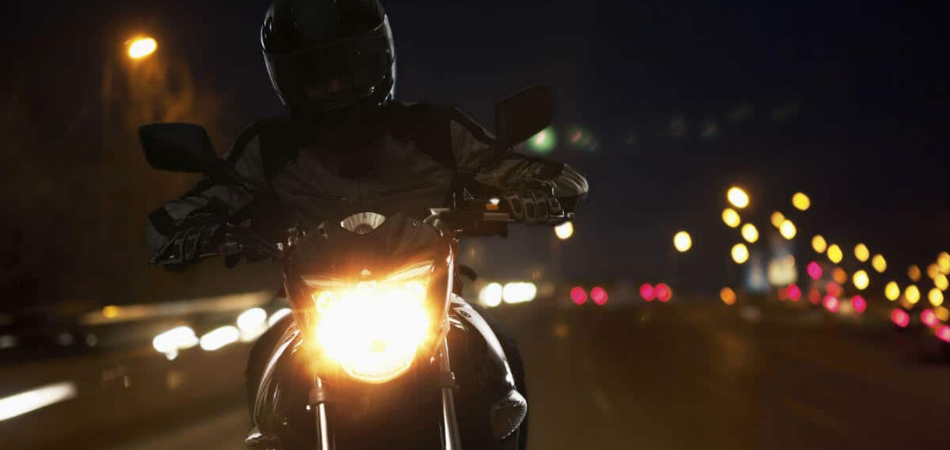 How do Mirrored Visors on Motorcycle Helmets Help With Night Visibility